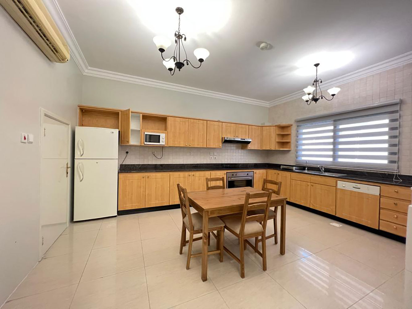 صورة فيلا للإيجار في الجفير #2458 4