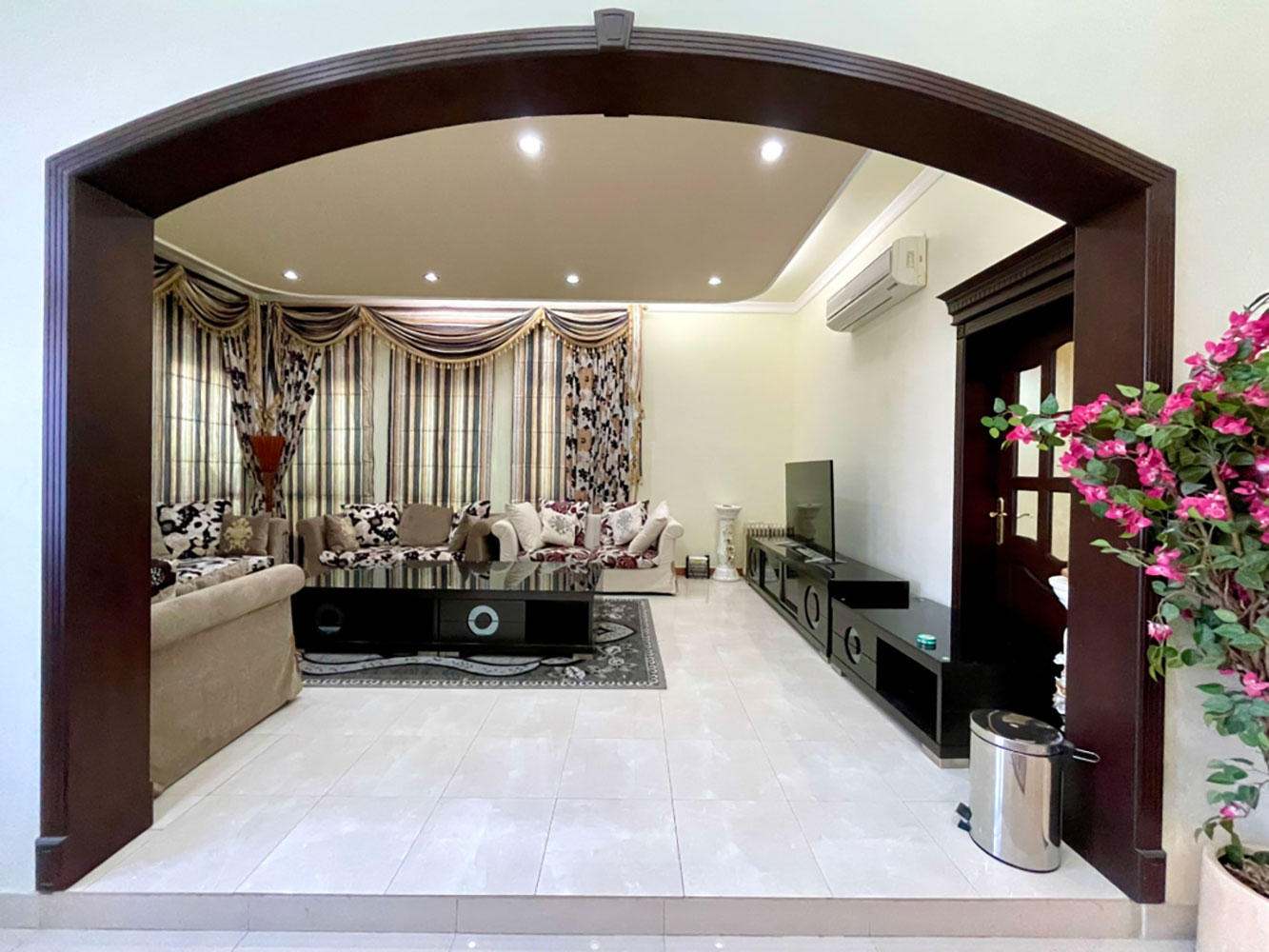 صورة فيلا للإيجار في الحد #3539 0