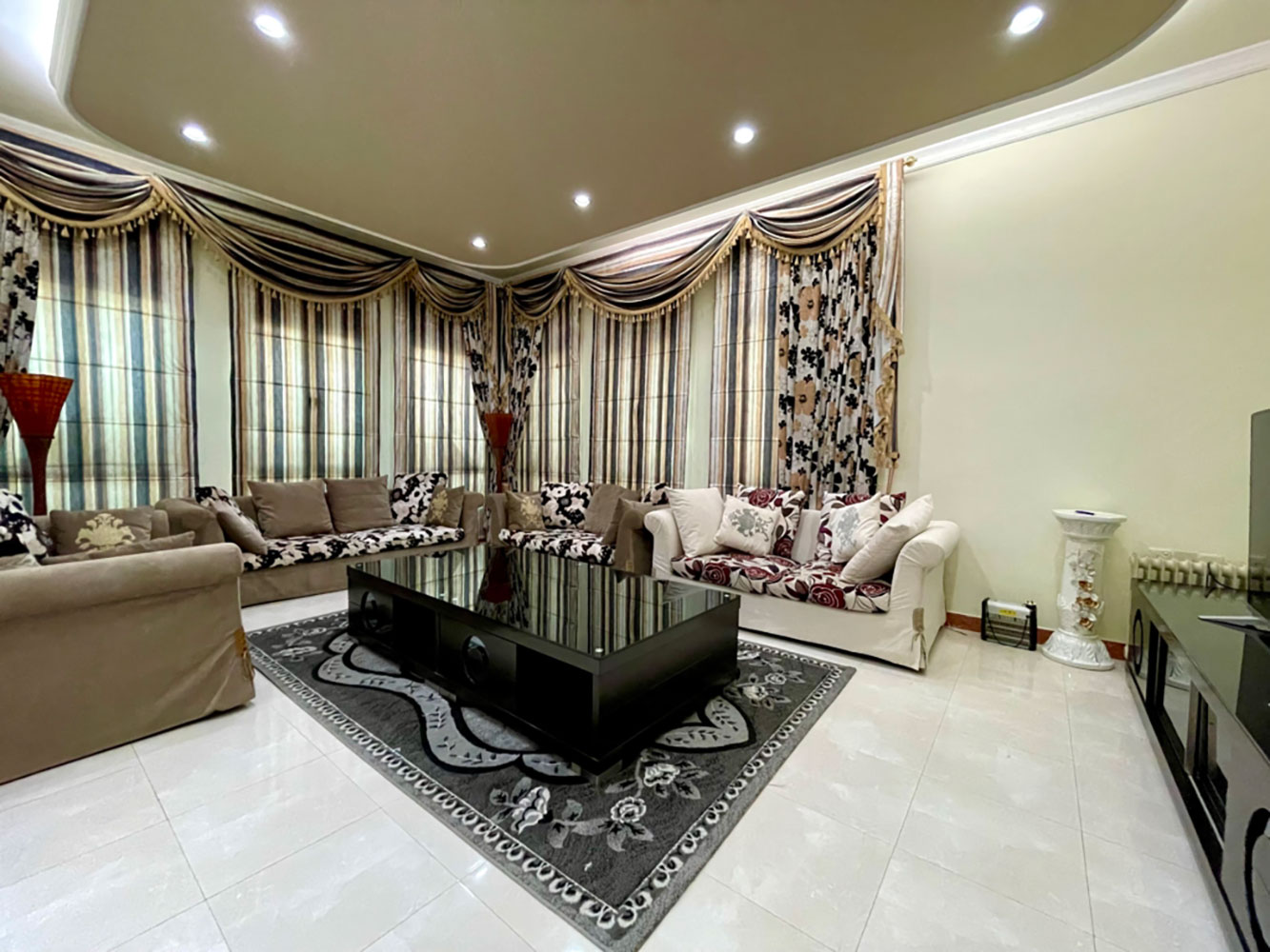 صورة فيلا للإيجار في الحد #3539 4