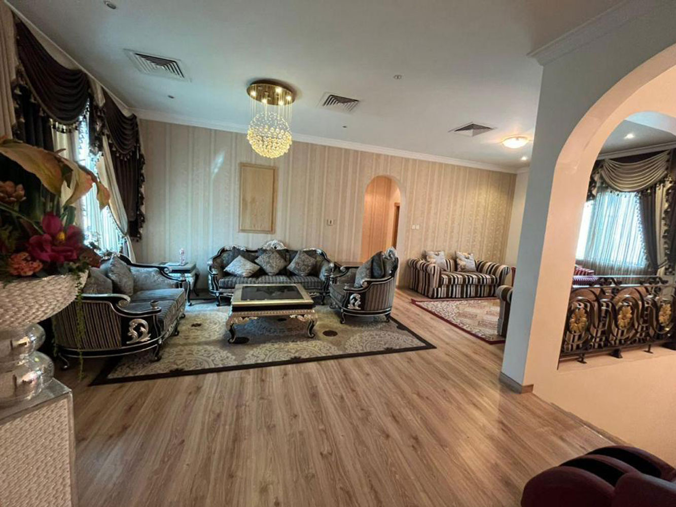 صورة فيلا للإيجار في سار #6834 2