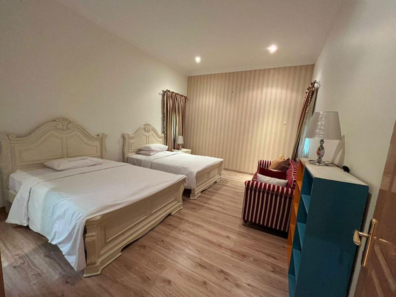 صورة فيلا للإيجار في سار #6834 3