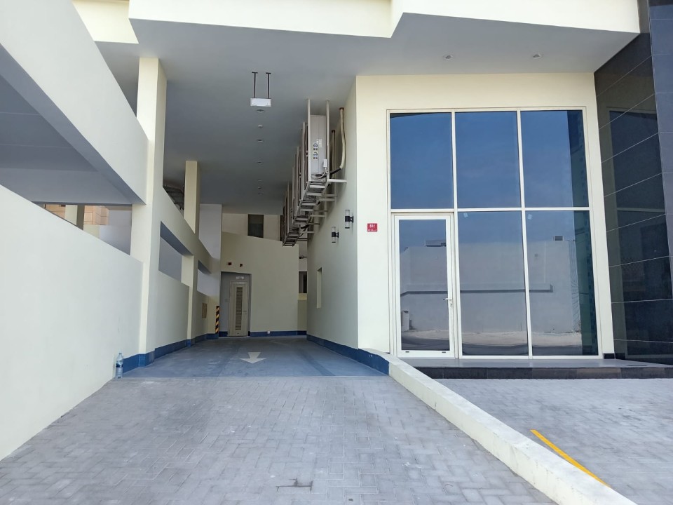 صورة محل للإيجار في الرفاع الشرقي #7622 2