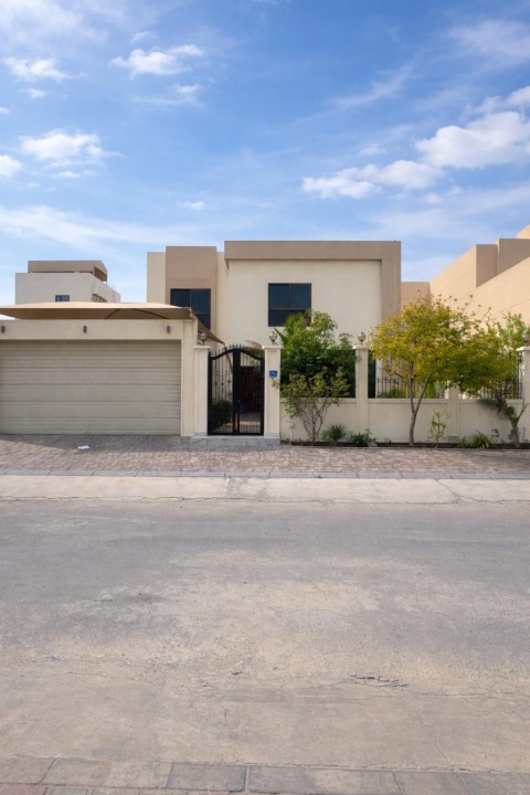 صورة فيلا للبيع في سار #9329 0