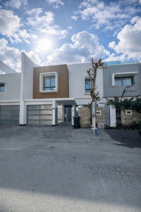 Villa for Sale in Sar Image #9335 4