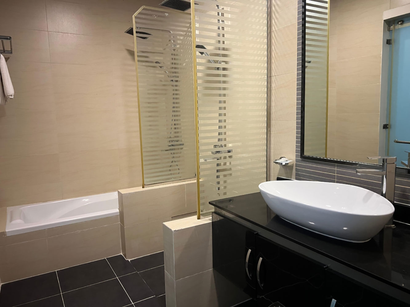 Apartment for Rent in Um Al Hasam Image #3934 3