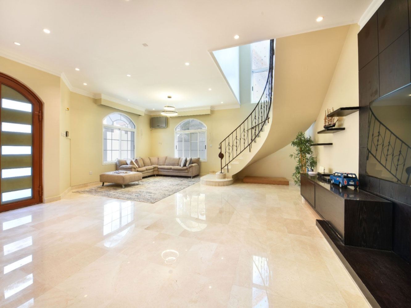 property 4006 image 2