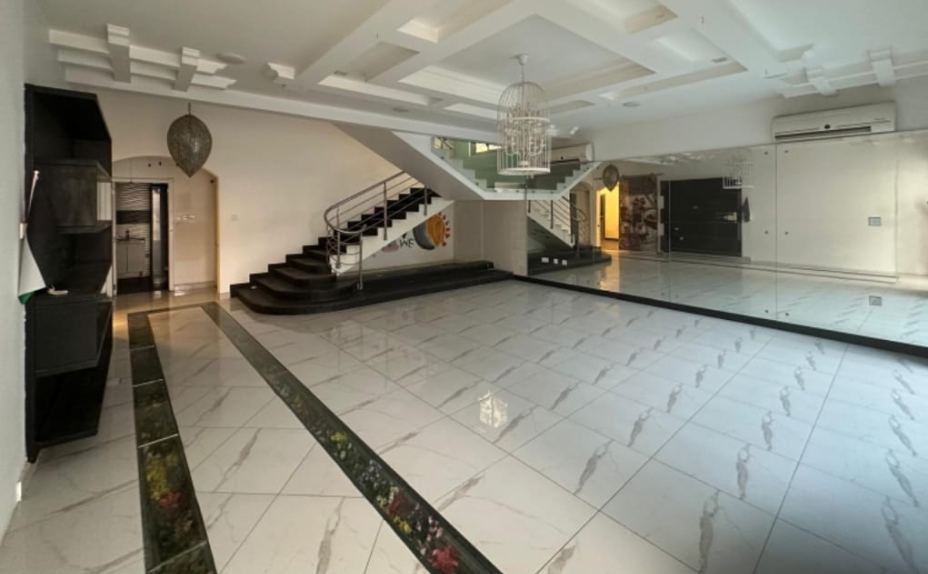 Villa for Sale in Sar Image #11586 1