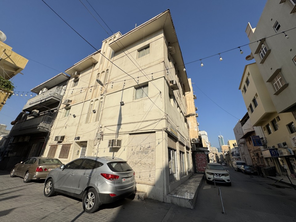 صورة مبنى للبيع في المنامة #8300 0