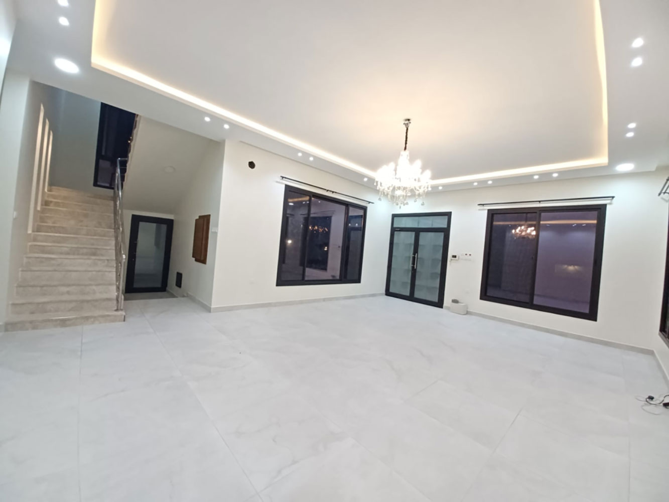 صورة فيلا للإيجار في صدد #5585 5