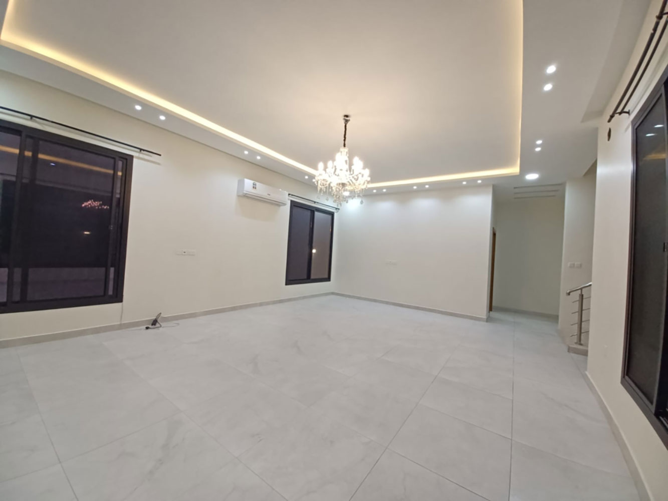 صورة فيلا للإيجار في صدد #5585 3