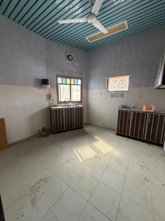 صورة شقة للإيجار في سترة #8108 1