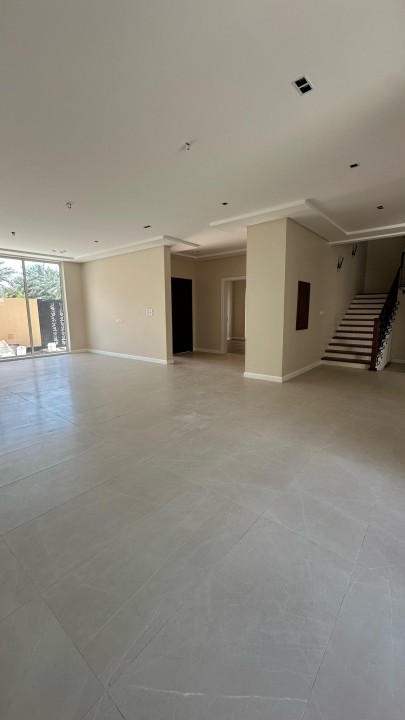صورة فيلا للبيع في سار #7855 7