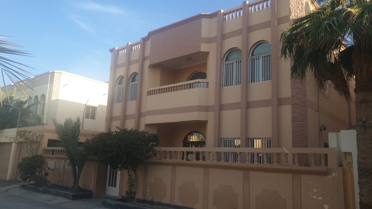 صورة فيلا للبيع في عالي #8416 0 