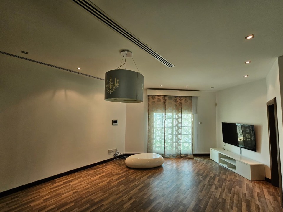 Villa for Sale in Sar Image #8466 5