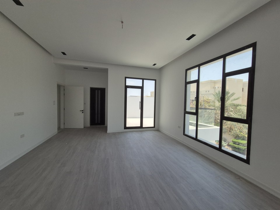 صورة فيلا للبيع في سار #8601 5