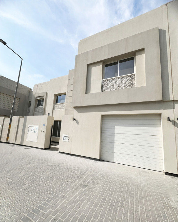 صورة فيلا للبيع في سترة #9813 0