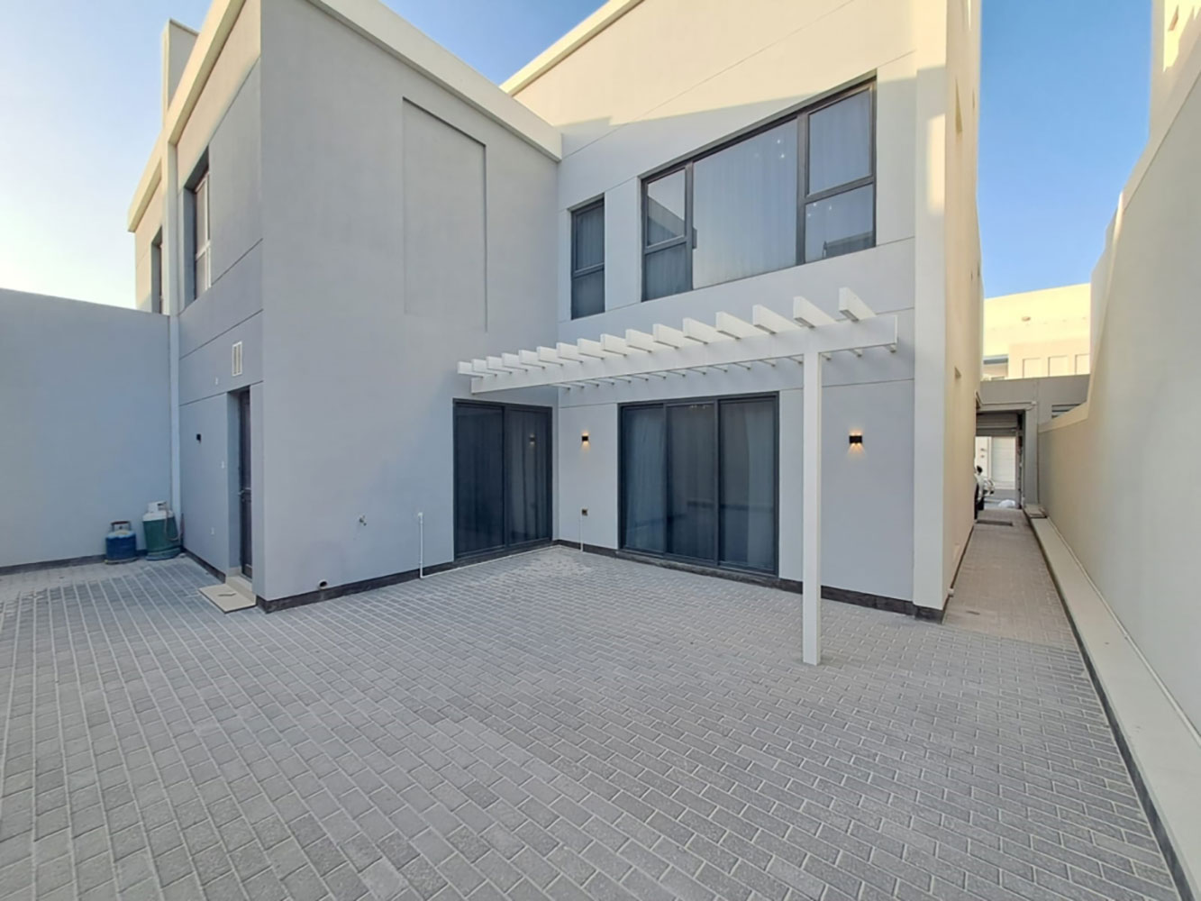 property 5726 image 0