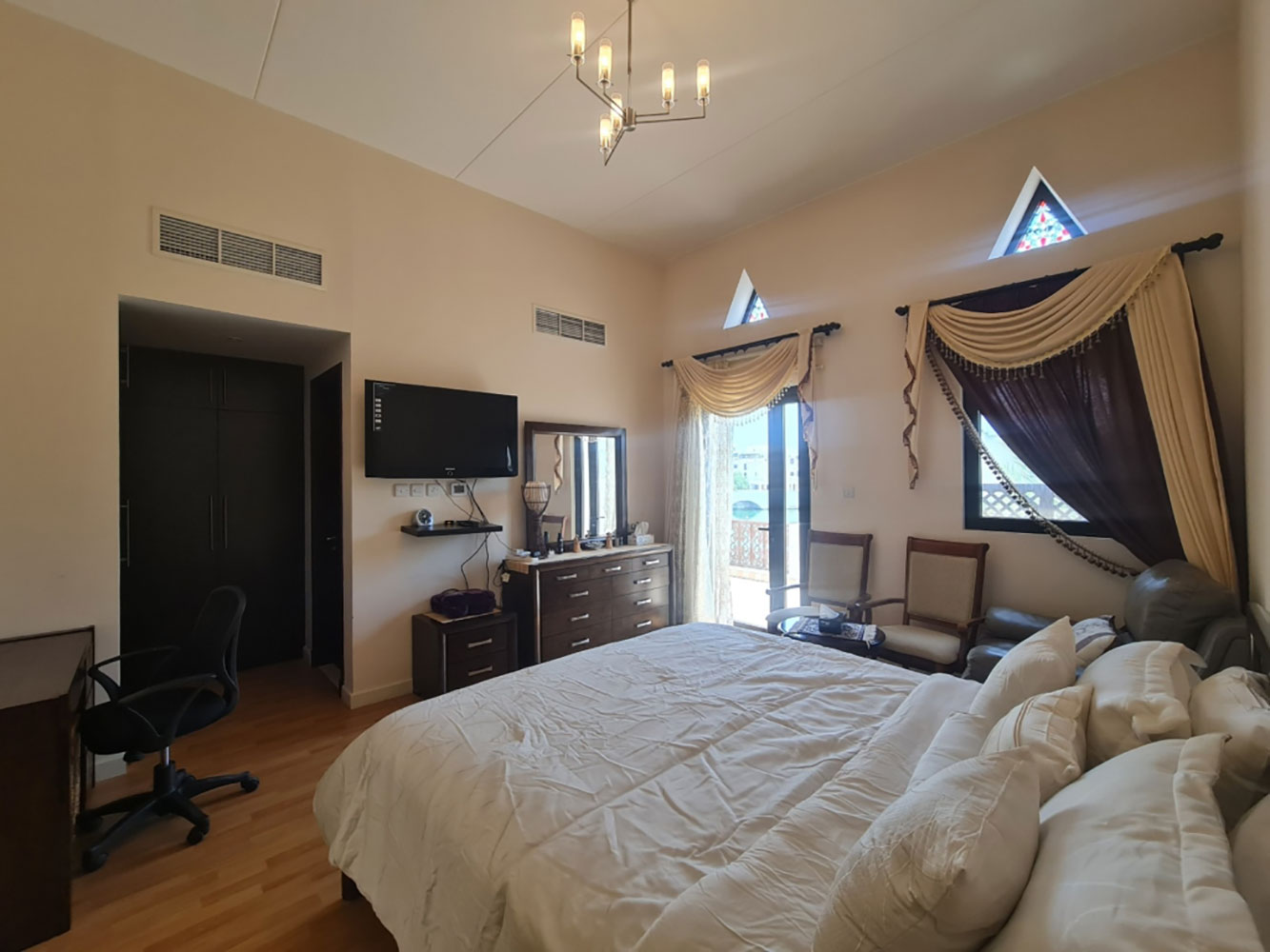 property 6690 image 4