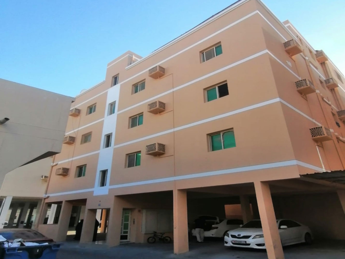 صورة مبنى للبيع في بو كوارة #6711 1