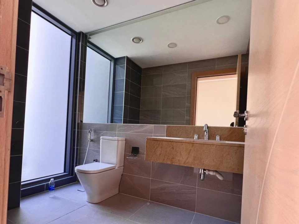 property 7606 image 5