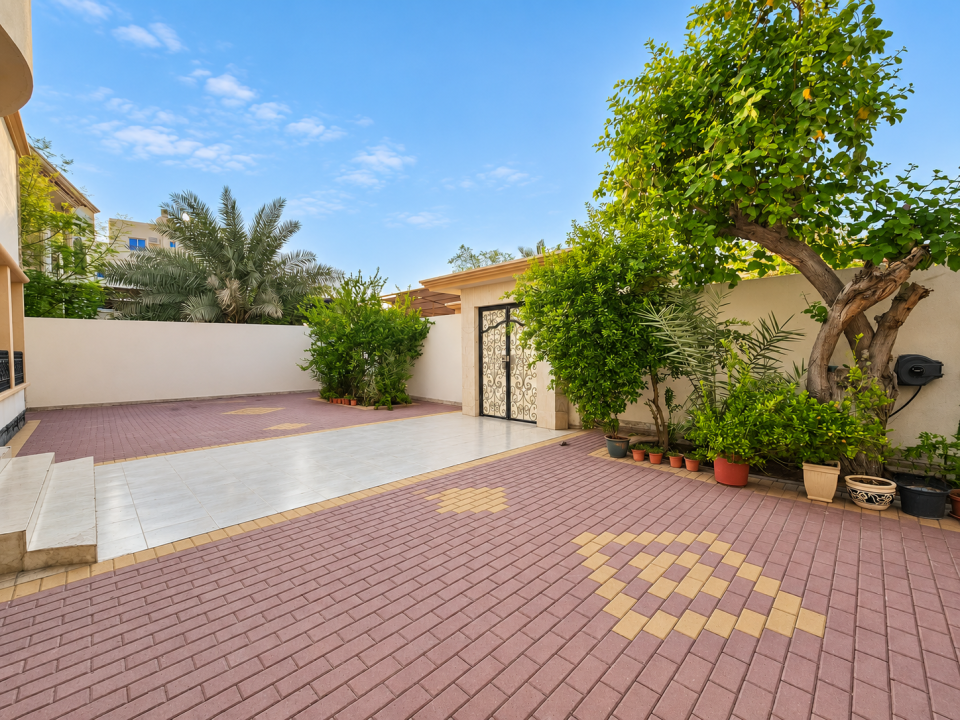 Villa for Sale in Arad Image #12681 1