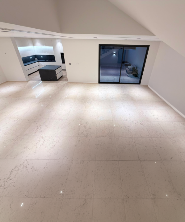 Villa for Sale in Sar Image #11785 4