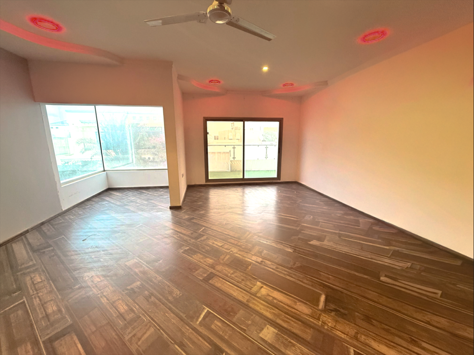 Villa for Sale in Sar Image #11786 3