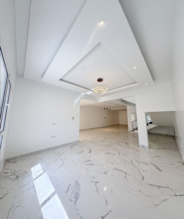 Villa for Sale in Sar Image #11813 1