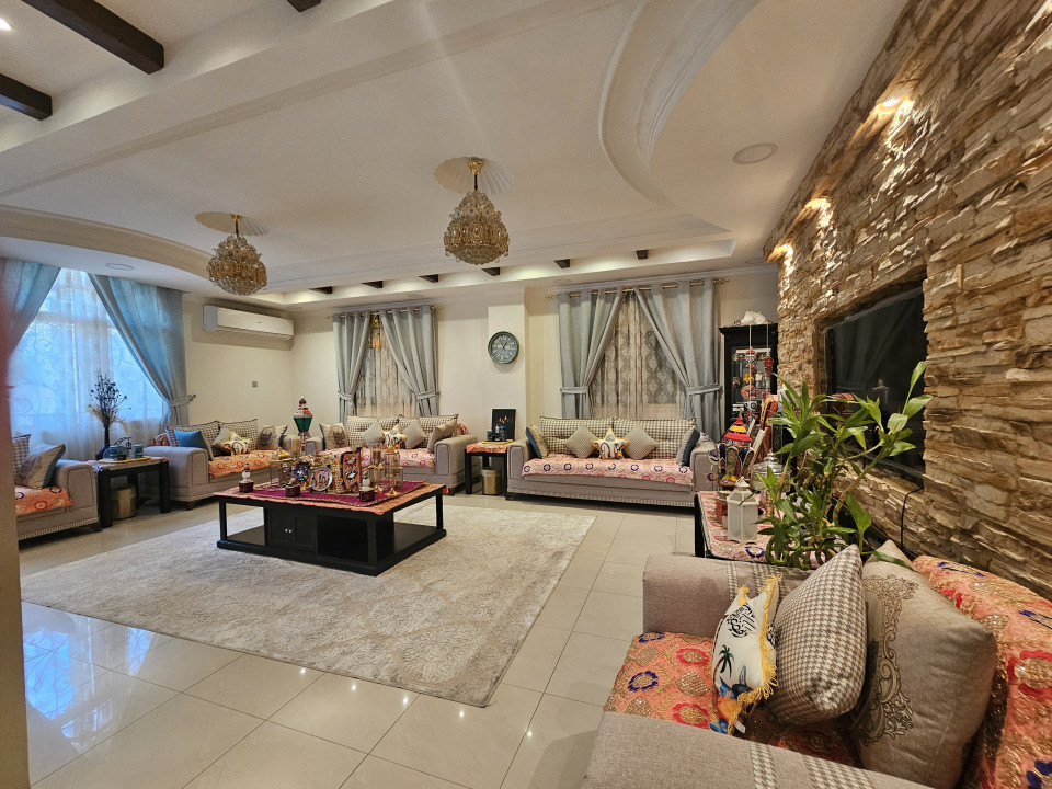 صورة فيلا للبيع في عالي #11977 1