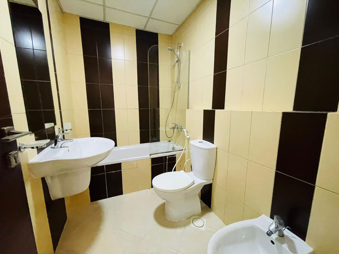 صورة شقة للإيجار في ام الحصم #1847 2