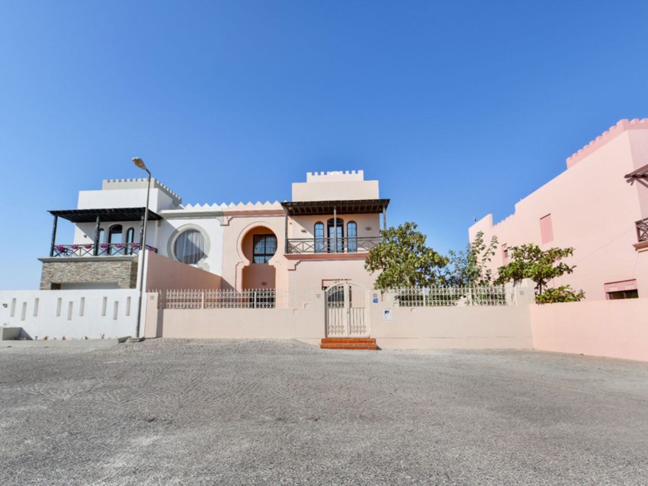 Villa for Sale in Areen Image #1866 0