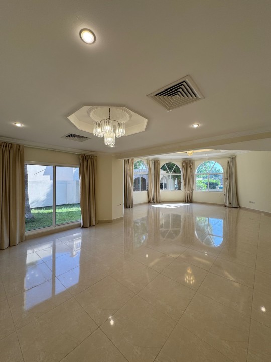 صورة فيلا للإيجار في الجنبية #7739 3