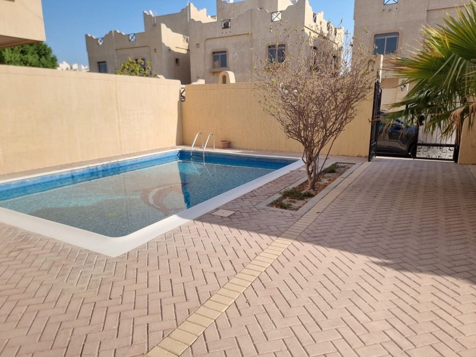 صورة فيلا للإيجار في سار #7743 0