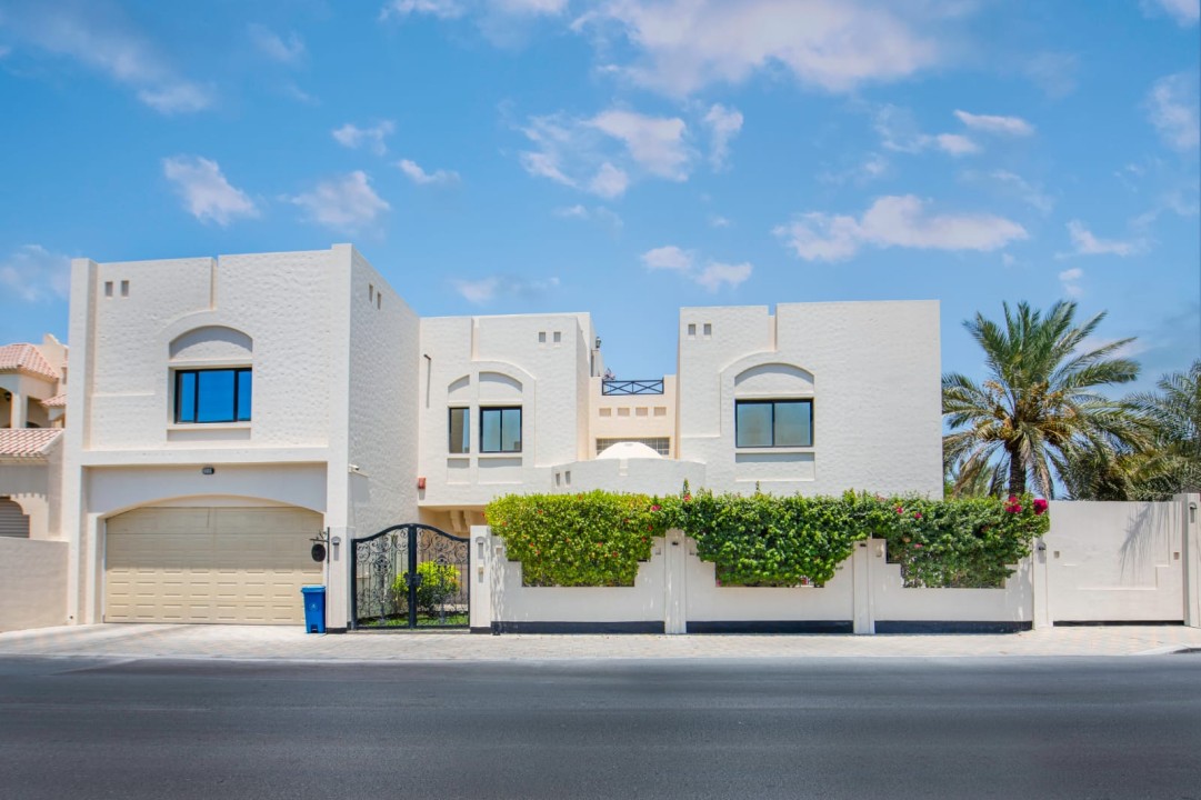 صورة فيلا للبيع في سار #9458 0