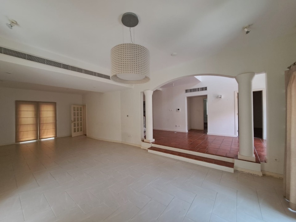 صورة فيلا للبيع في الزنج #9467 4