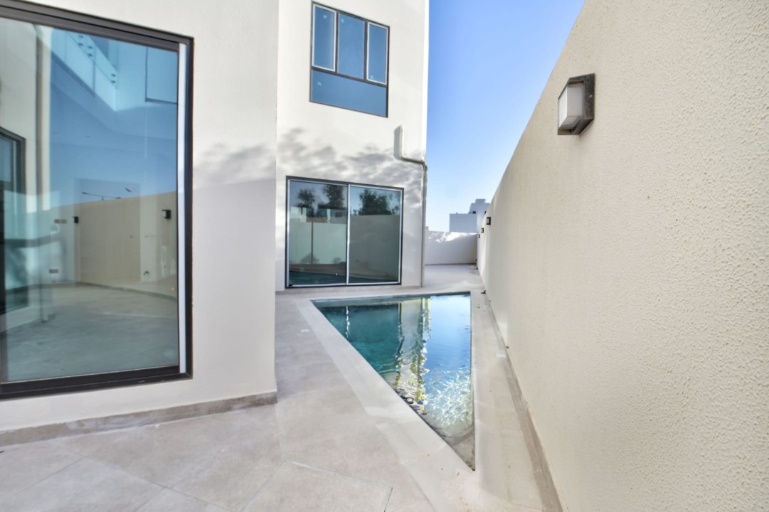 صورة فيلا للبيع في سار #9685 2