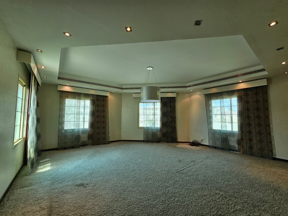 صورة فيلا للبيع في سار #9690 1