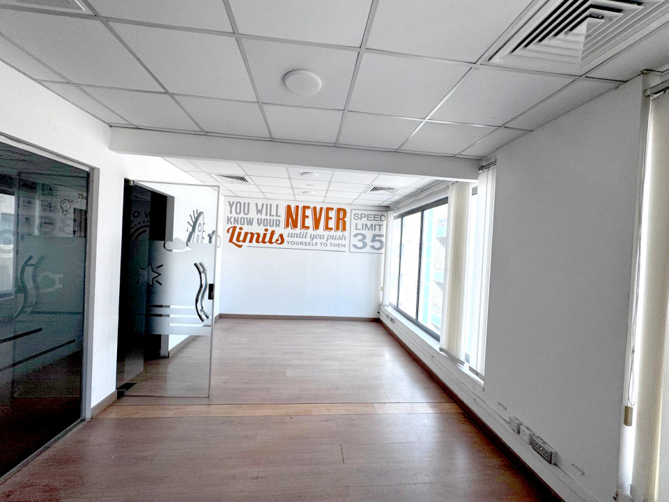 صورة مكتب للإيجار في ضاحية السيف #9778 2