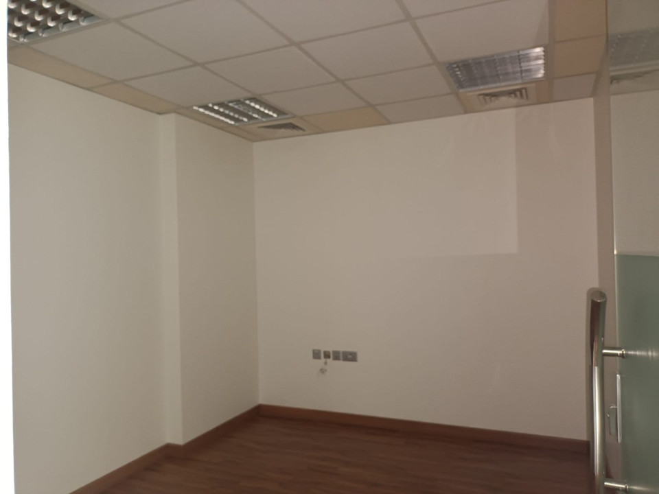 صورة مكتب للإيجار في ضاحية السيف #9779 6