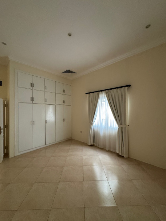 صورة فيلا للإيجار في سار #9942 1