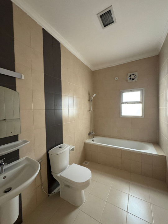 صورة فيلا للإيجار في سار #9942 2