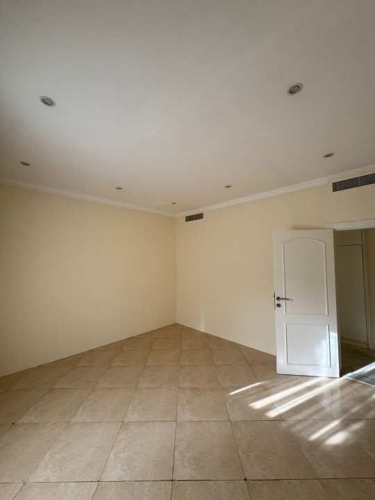 صورة فيلا للإيجار في سار #9942 5