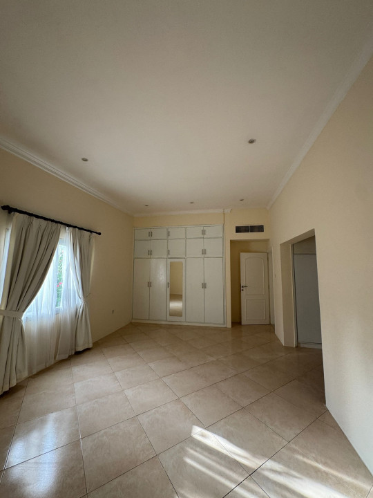 صورة فيلا للإيجار في سار #9942 6