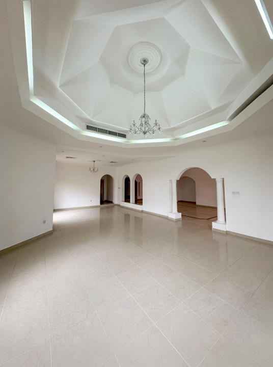 صورة فيلا للإيجار في سار #9945 0