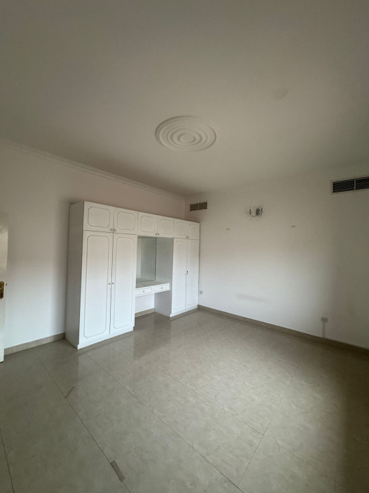 صورة فيلا للإيجار في سار #9945 5