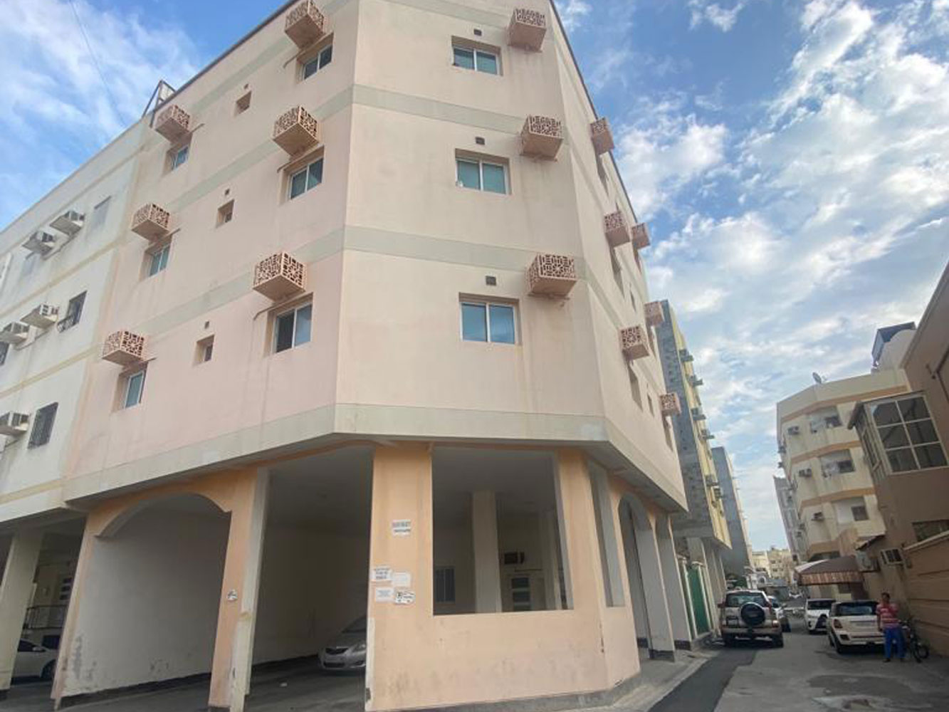 صورة مبنى للبيع في بو كوارة #5879 0 