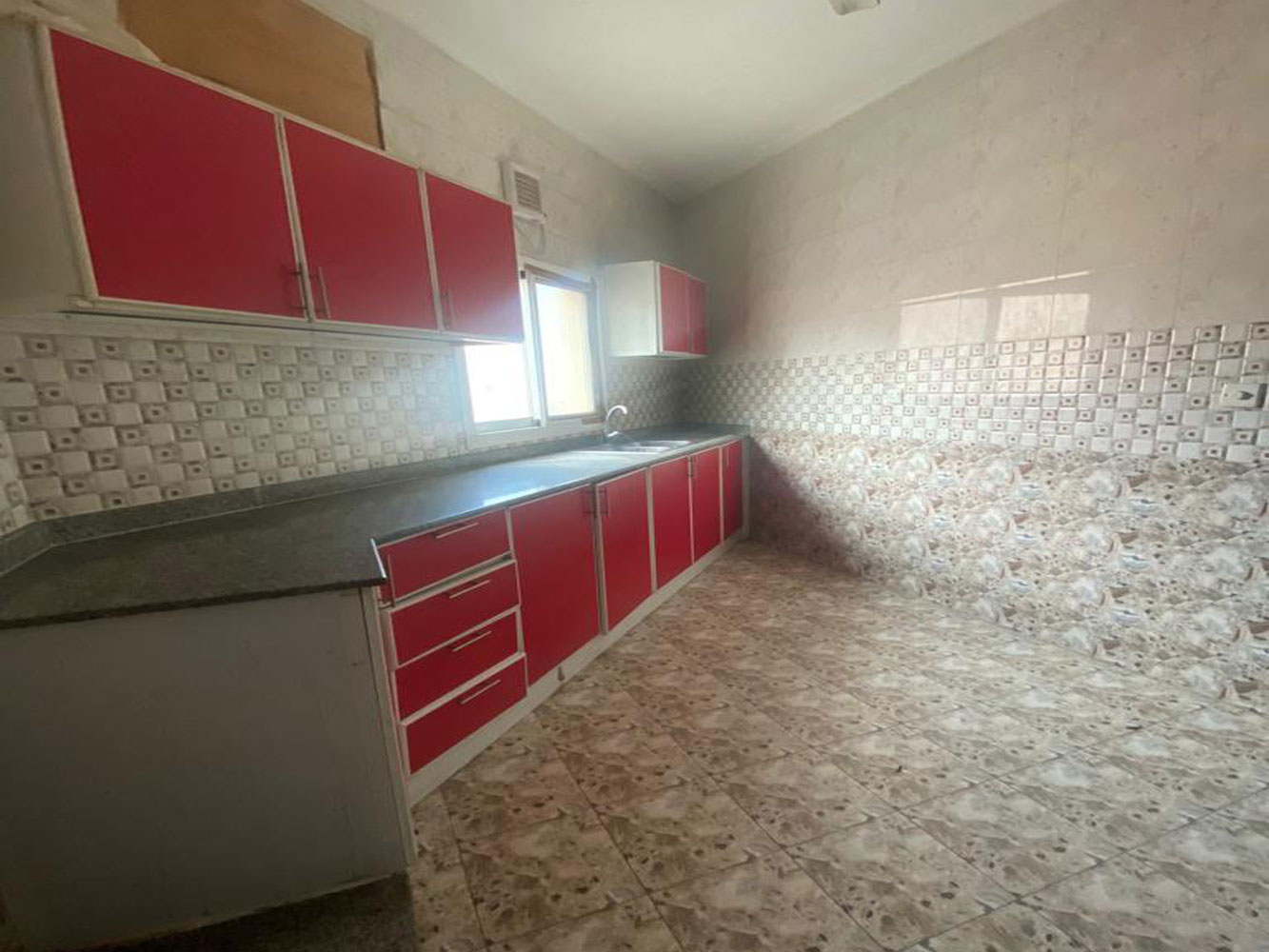 صورة مبنى للبيع في بو كوارة #5879 1