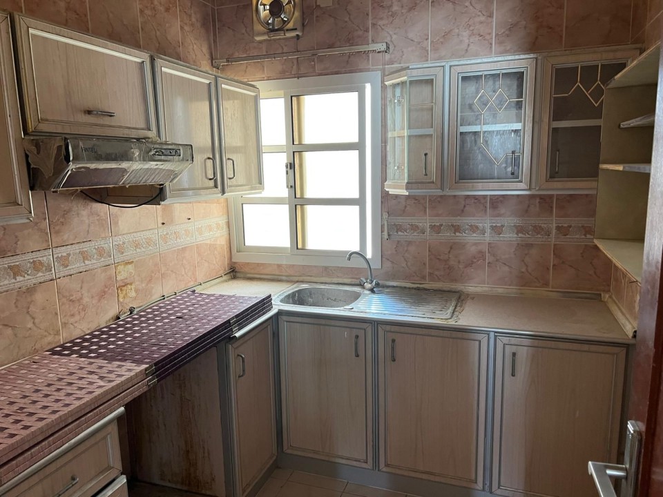 صورة مبنى للبيع في المحرق #6004 2