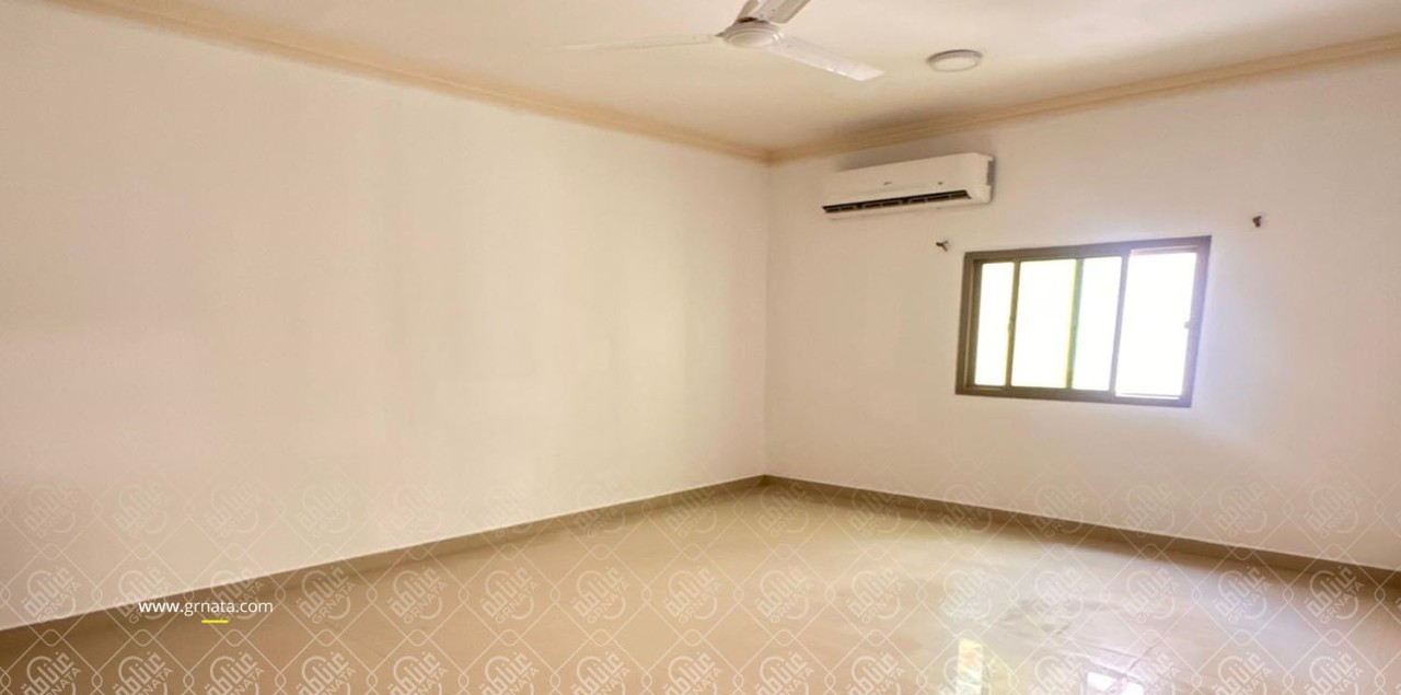 صورة مبنى للبيع في الجنبية #7370 1